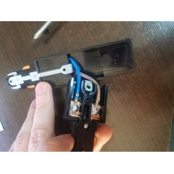 Прямой соединитель 10.5см для однофазных трехжильных шинопроводов Novotech 135005